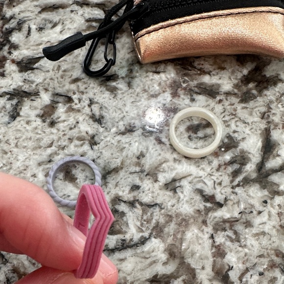 Women’s Qalo Stackable Rings - Picture 5 of 6